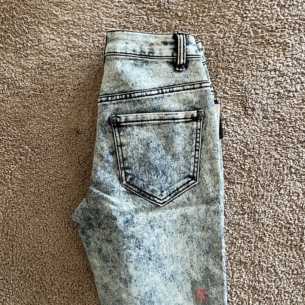 Acid wash - Picture 3 of 4